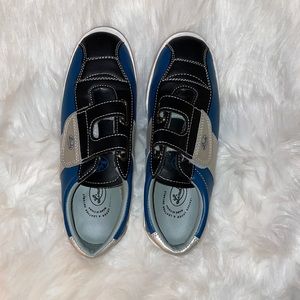 Linds bowling shoes 6